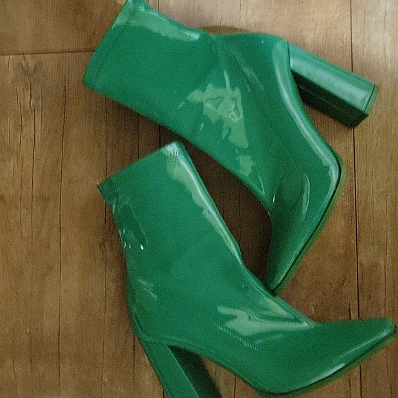 AZALEA WANG GREEN PATENT ANKLE BOOTS - Picture 8 of 10